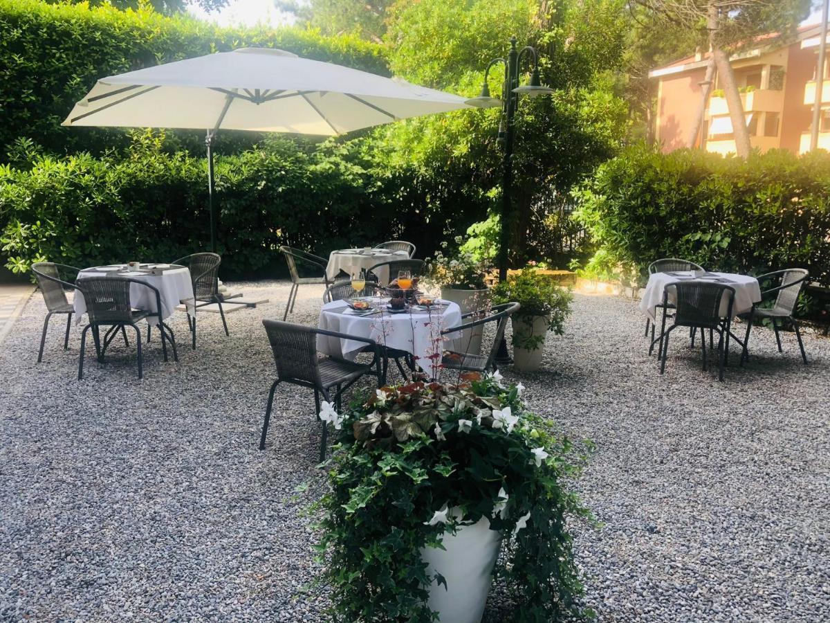 Hotel B&B Des Bains Milano Marittima Exterior foto
