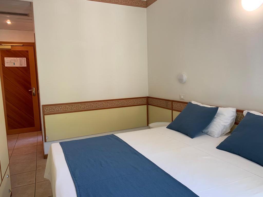 Hotel B&B Des Bains Milano Marittima Exterior foto