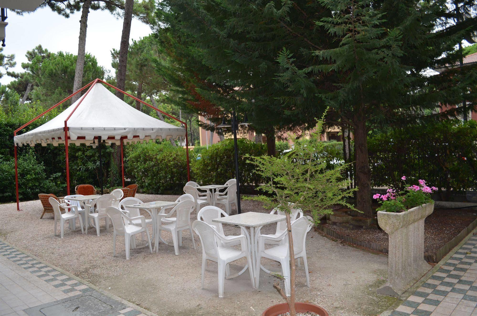 Hotel B&B Des Bains Milano Marittima Exterior foto